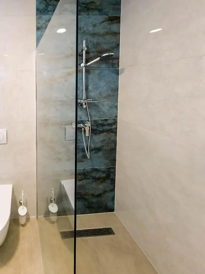 Maresole Beachfront Residence Πόρετς 0*,