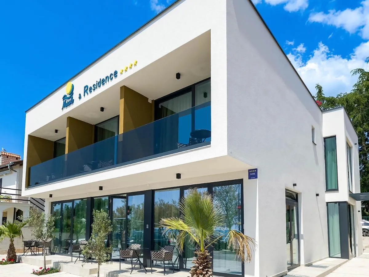 Maresole Beachfront Residence Πόρετς 0*,