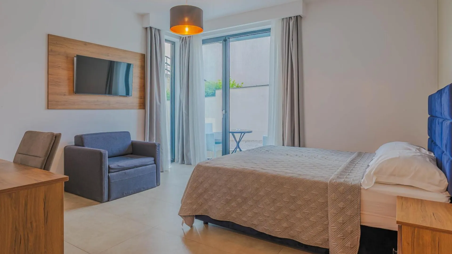 Maresole Beachfront Residence Πόρετς 0*,