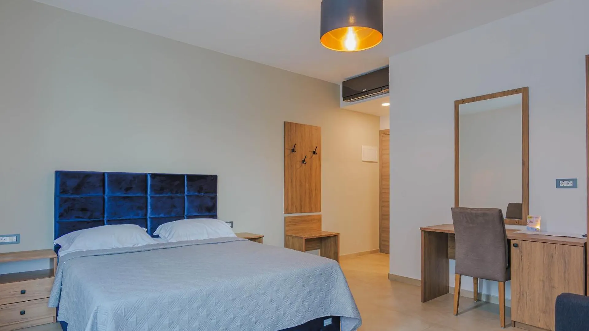 Maresole Beachfront Residence Πόρετς Bed and Breakfast