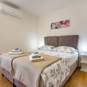 The Rozolina Cres