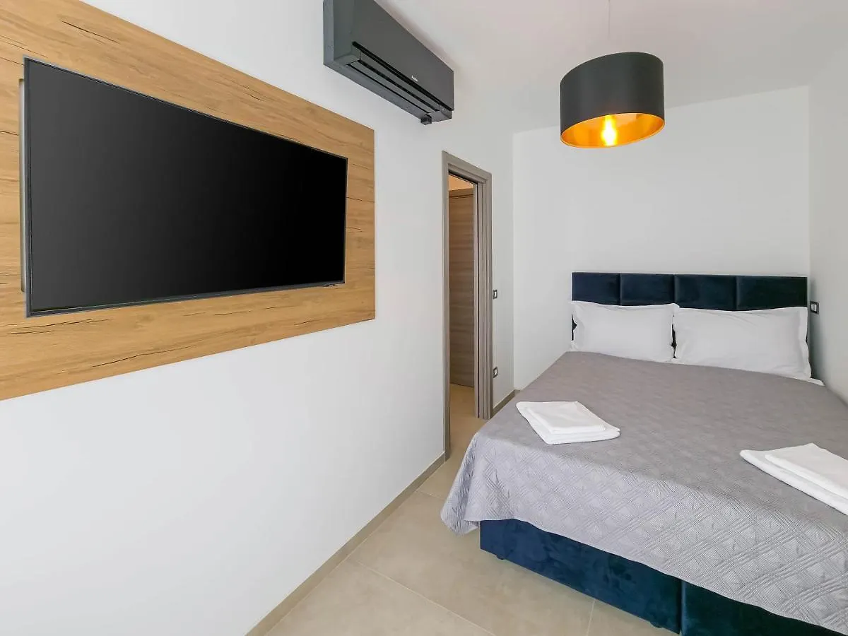 Maresole Beachfront Residence Πόρετς Bed and Breakfast