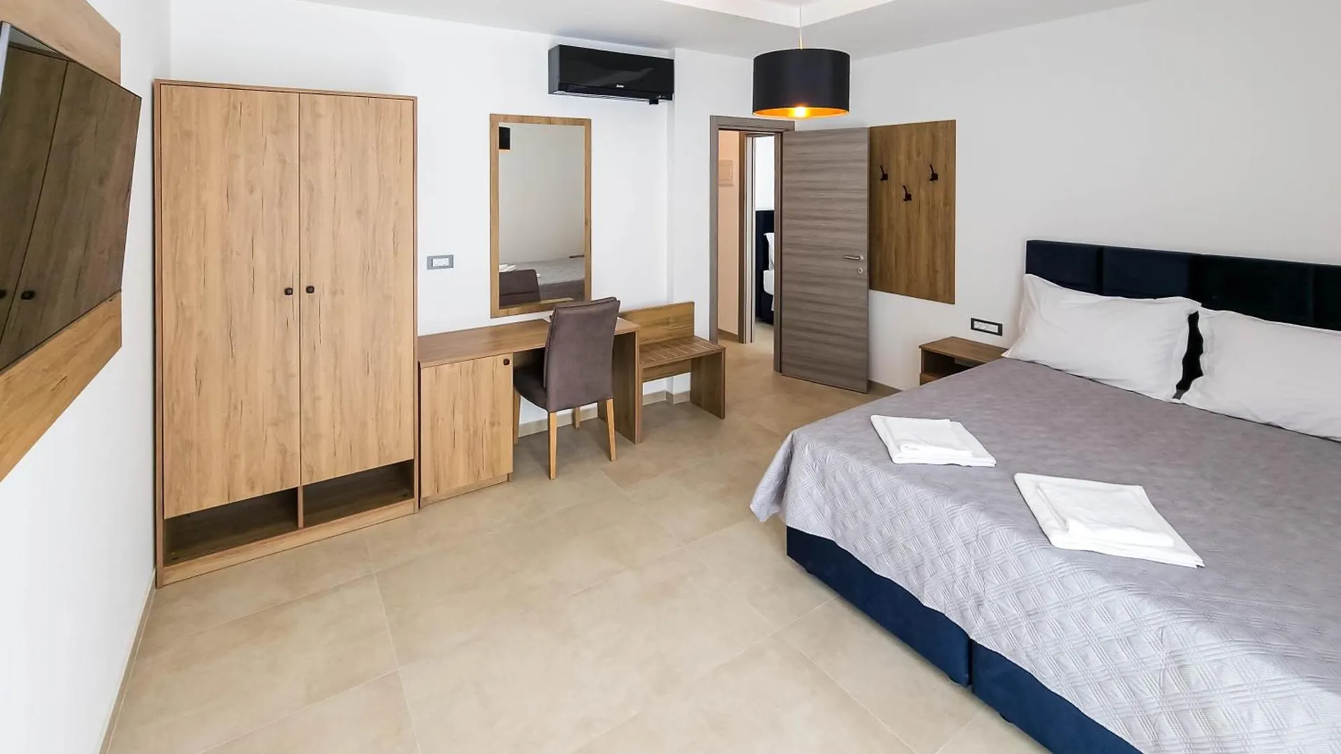 Maresole Beachfront Residence Πόρετς Bed and Breakfast