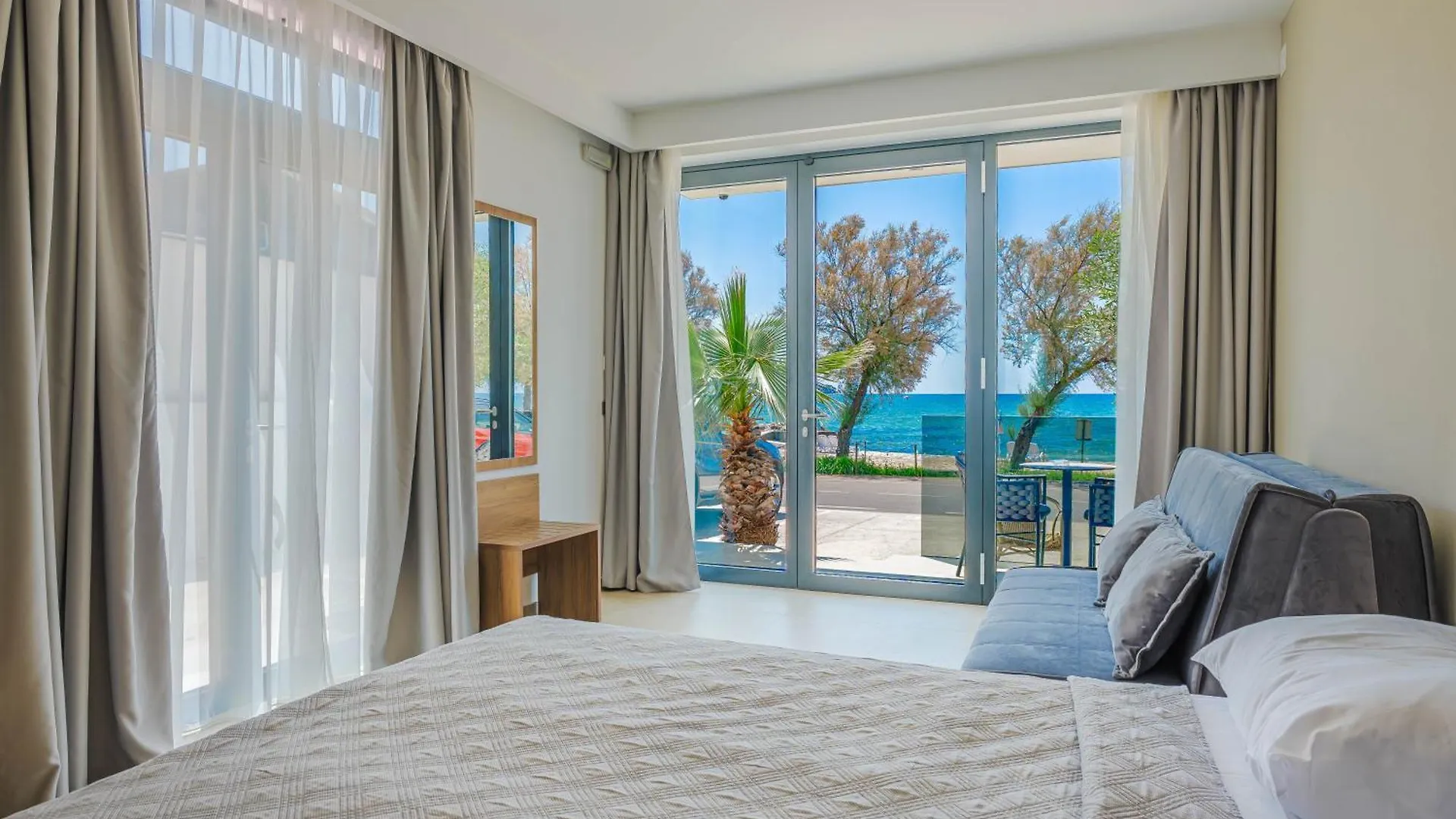 Maresole Beachfront Residence Πόρετς 0*,