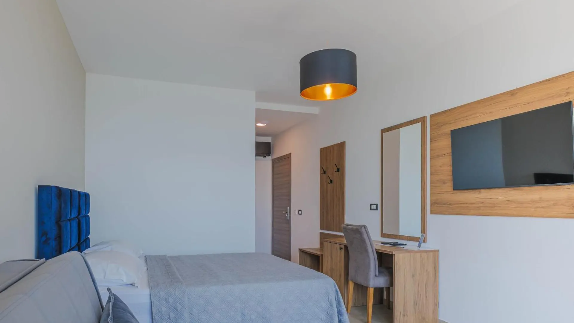 Maresole Beachfront Residence Πόρετς 0*,