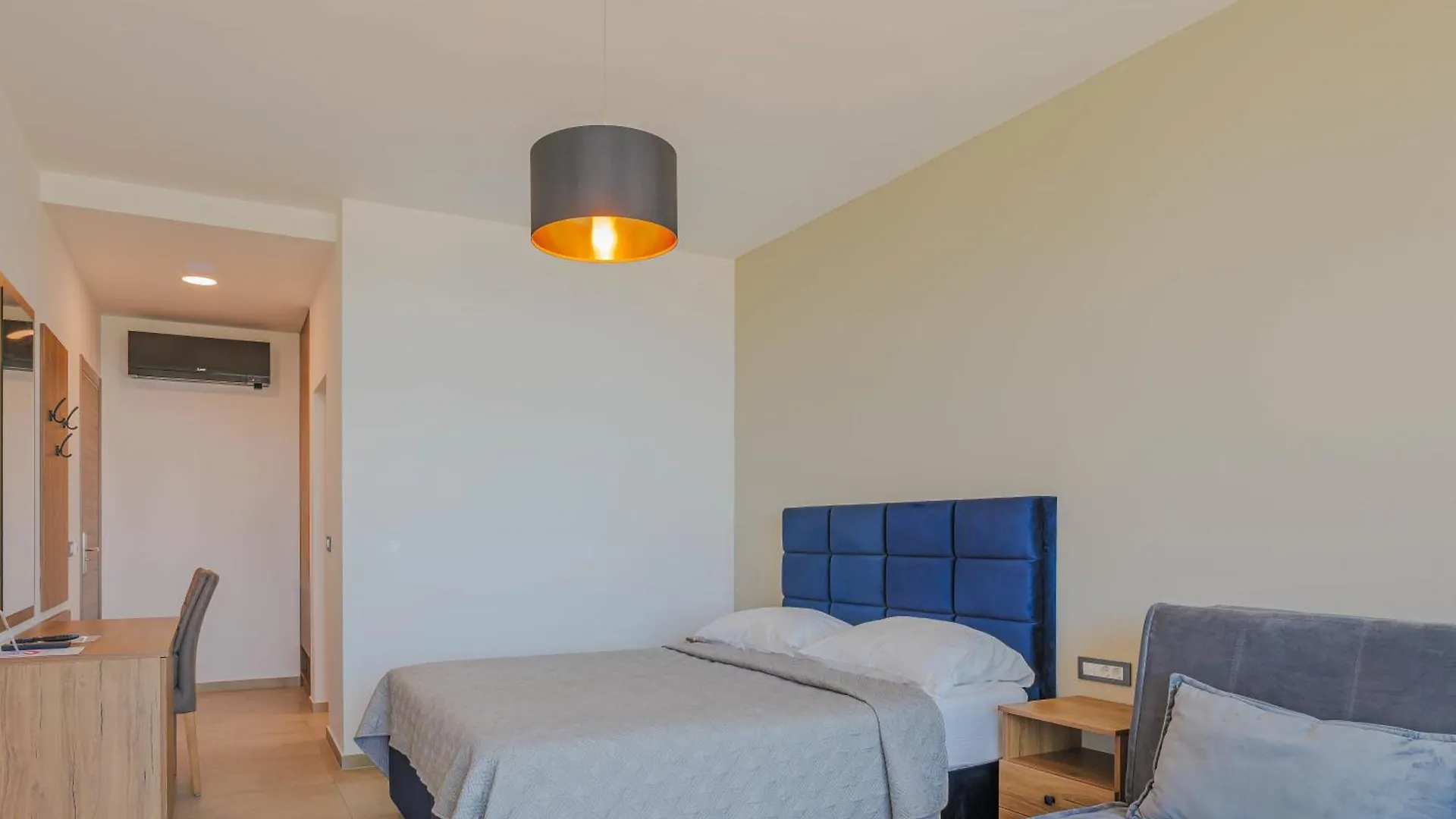 Maresole Beachfront Residence Πόρετς Bed and Breakfast